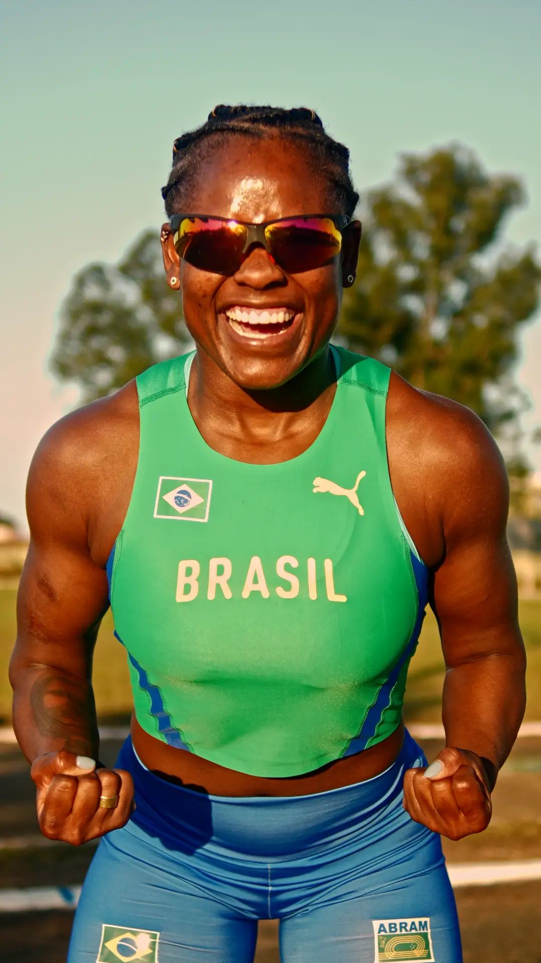 Juliana Santos com o uniforme da seleção brasileira